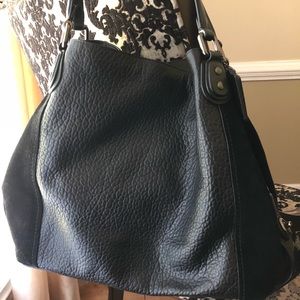 Edie Shoulder Bag 42/BLK/Dark Gunmetal